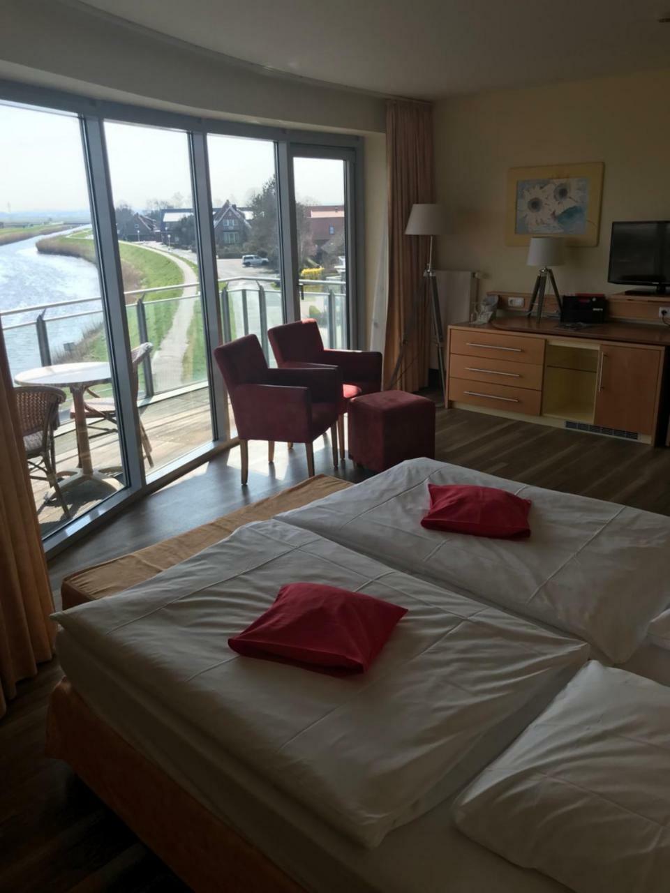 Nordseehotel Benser Hof Am Hafen Hotel